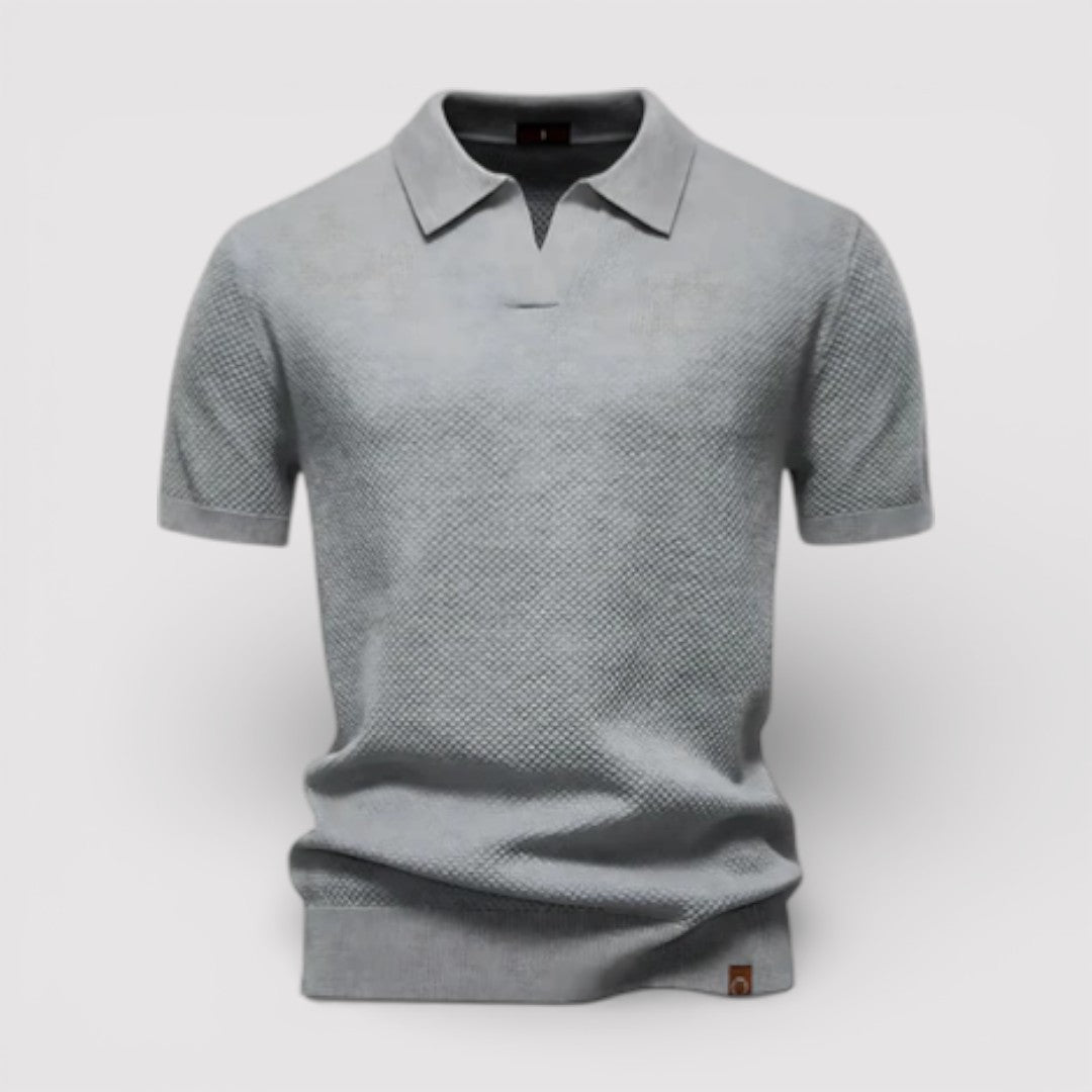 Buttonless polo shirt that exudes luxury