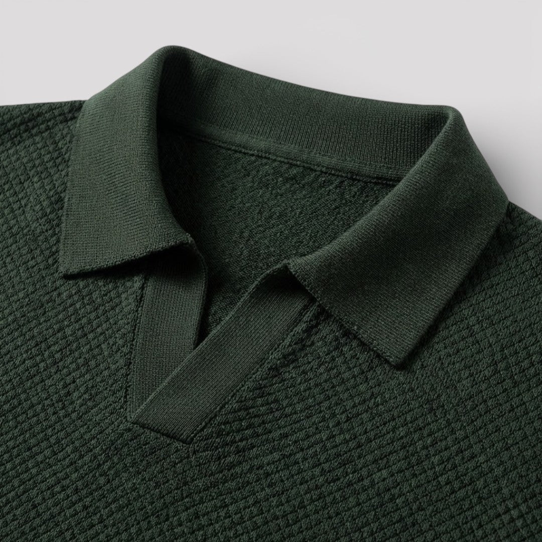 Buttonless polo shirt that exudes luxury