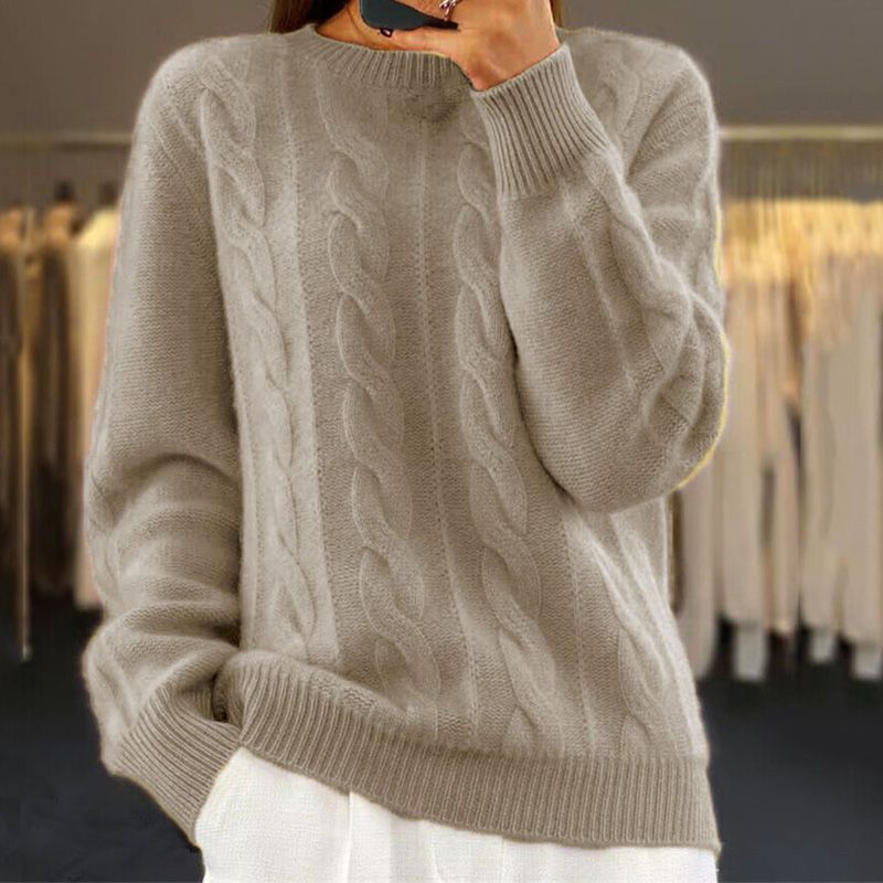Amalthea - Luxurious knit sweater with a fluffy, soft-to-the-touch feel.