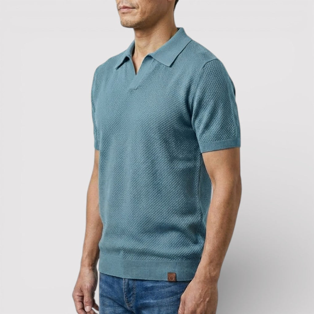 Buttonless polo shirt that exudes luxury