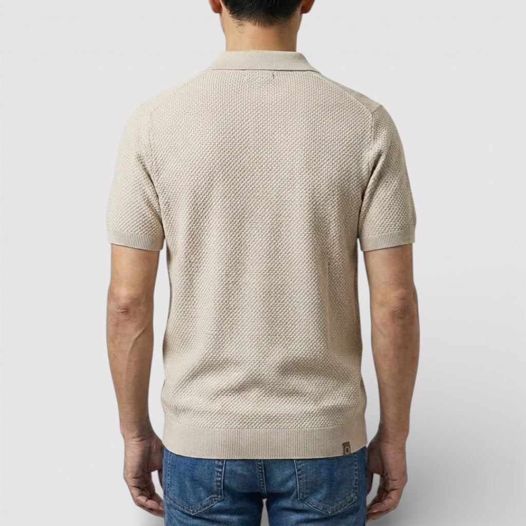Buttonless polo shirt that exudes luxury