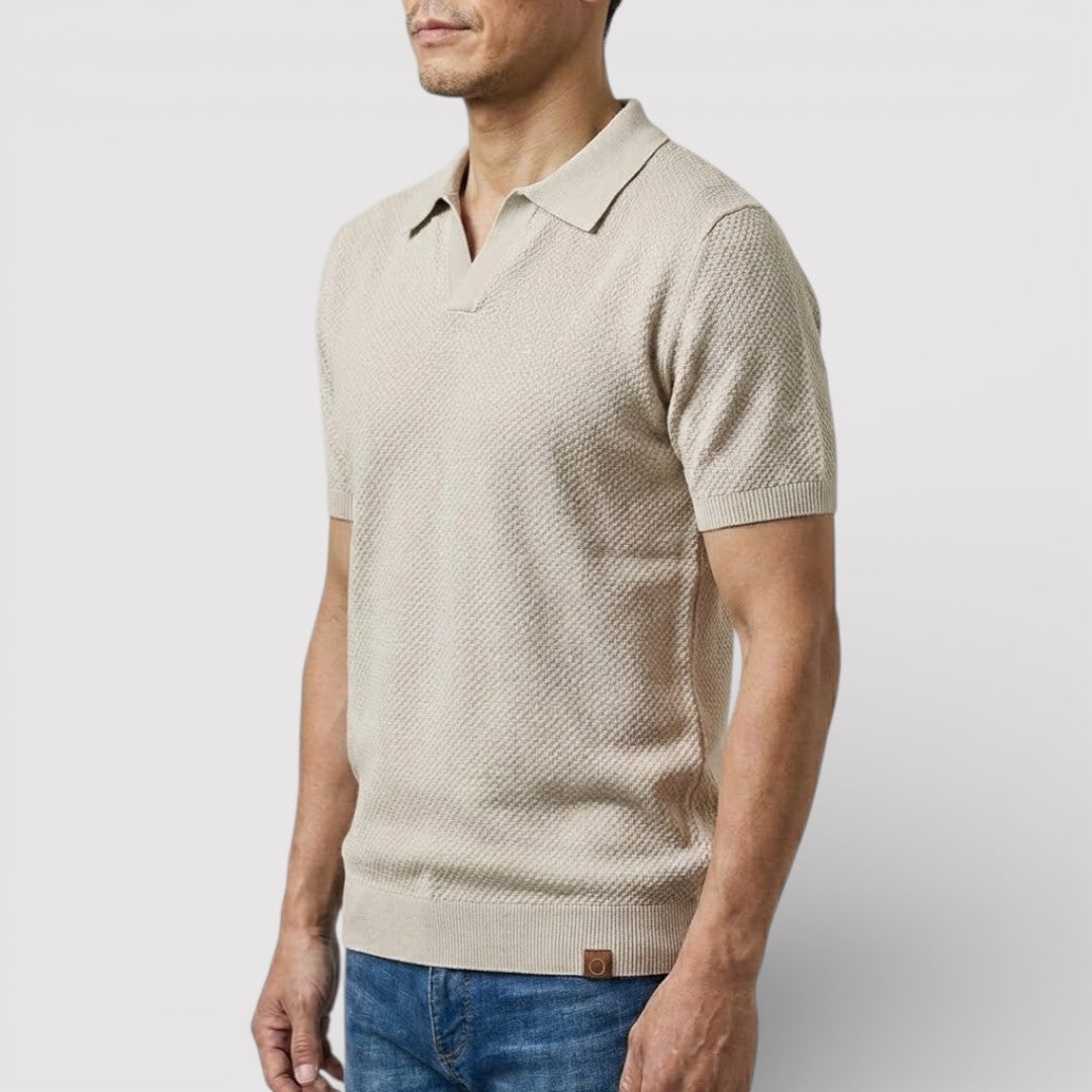 Buttonless polo shirt that exudes luxury