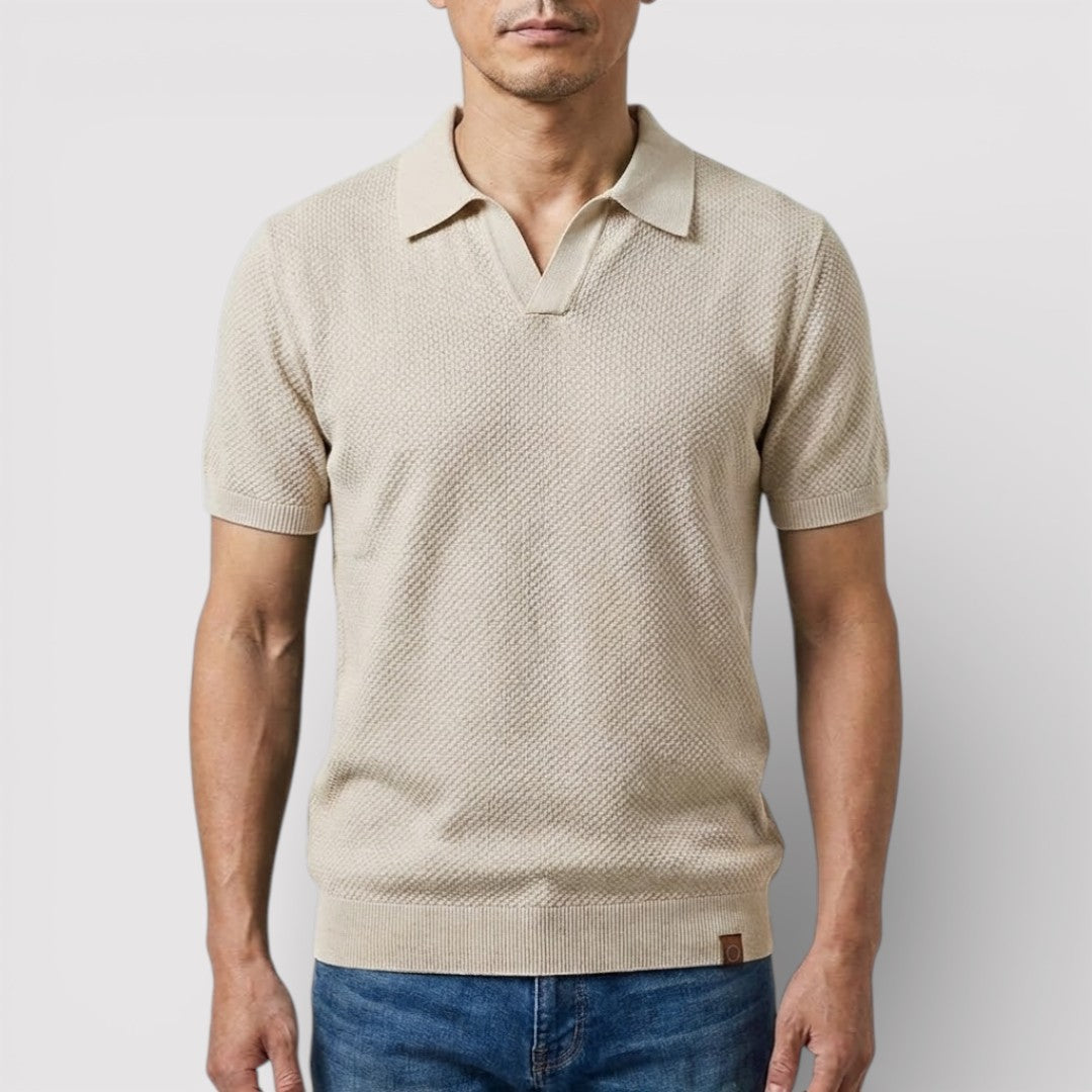Buttonless polo shirt that exudes luxury